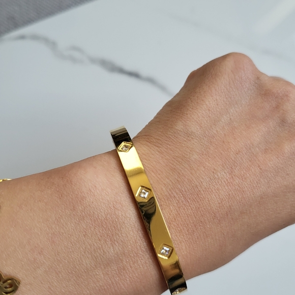 18K Gold Plated Diamond Square Cuff bracelet Jewelry Hypoallergenic Gift - Picture 8 of 8